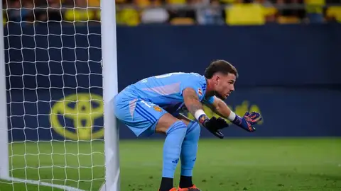 Poussin ya debutó esta temporada con el Real Zaragoza en la segunda mitad en Cádiz Poussin ya debutó esta temporada con el Real Zaragoza en la segunda mitad en Cádiz