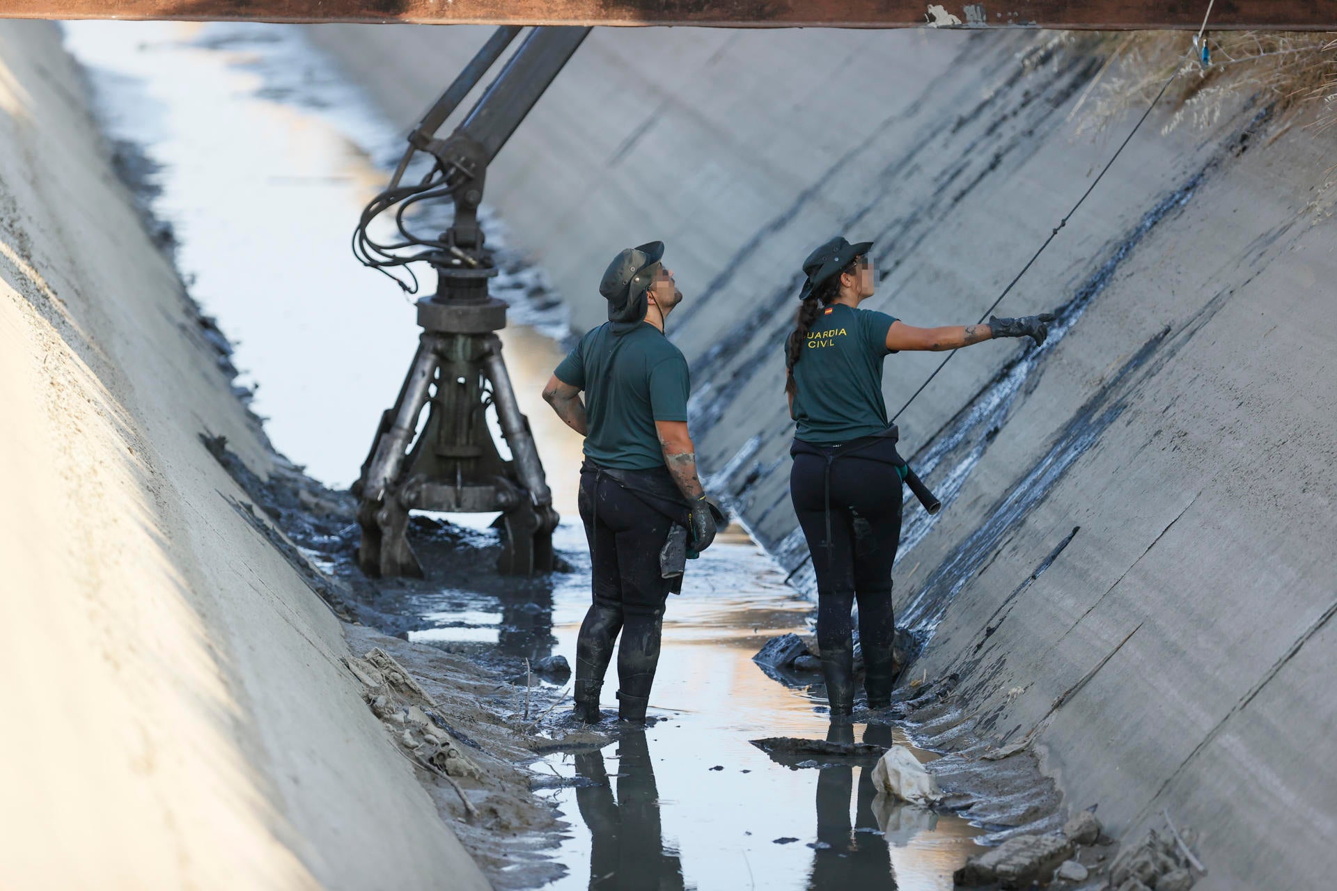 La Guardia Civil busca en el canal de Mocejón el arma que usó el presunto asesino de Mateo La Guardia Civil busca en el canal de Mocejón el arma que usó el presunto asesino de Mateo