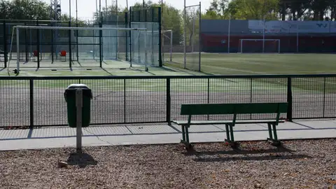 Vista del campo de fútbol del polideportivo Ángel Tardío en Mocejón (Toledo). Vista del campo de fútbol del polideportivo Ángel Tardío en Mocejón (Toledo).