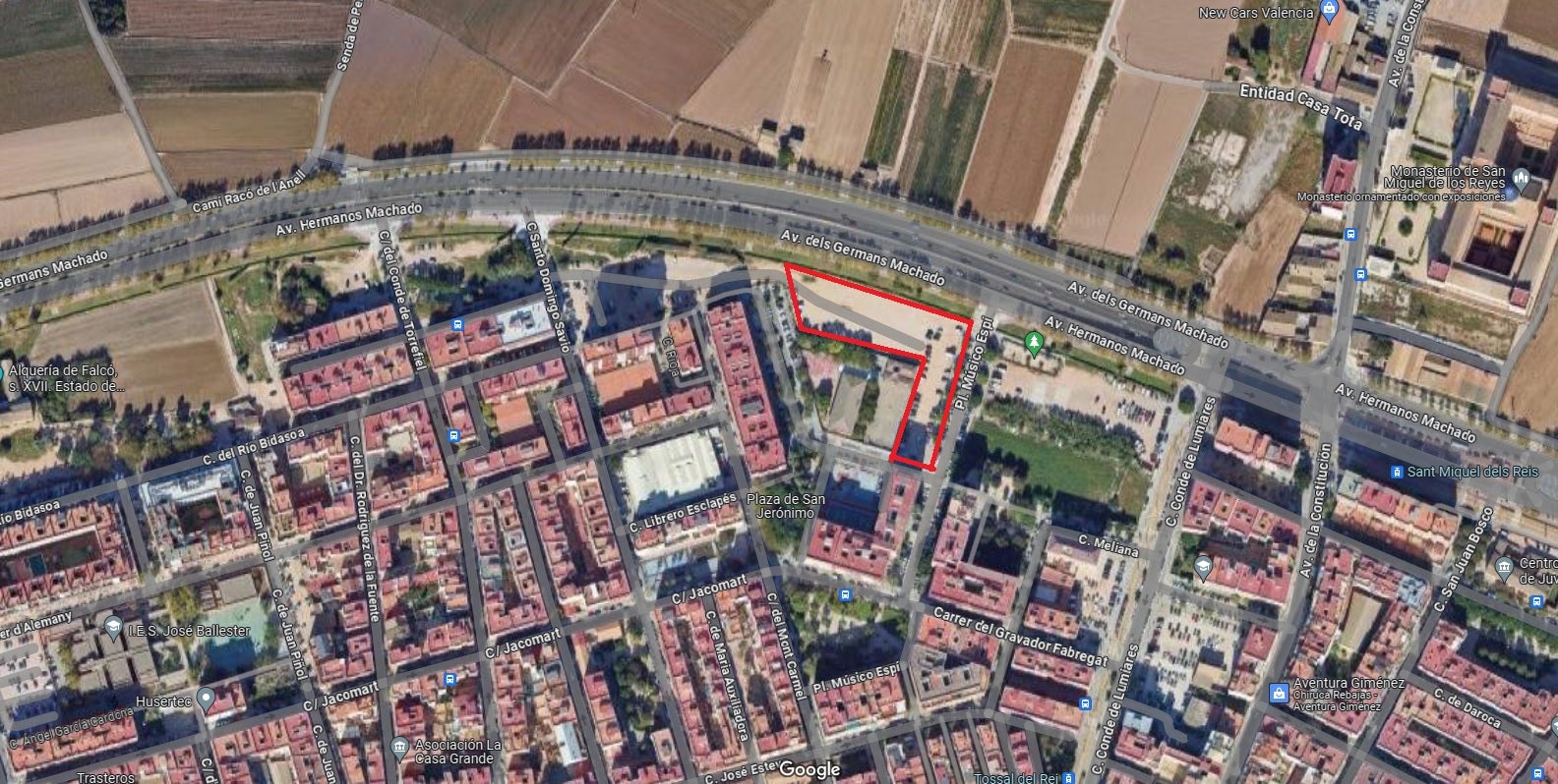 El Ayuntamiento licita las obras para convertir en aparcamiento un solar junto al mercado de Torrefiel El Ayuntamiento licita las obras para convertir en aparcamiento un solar junto al mercado de Torrefiel