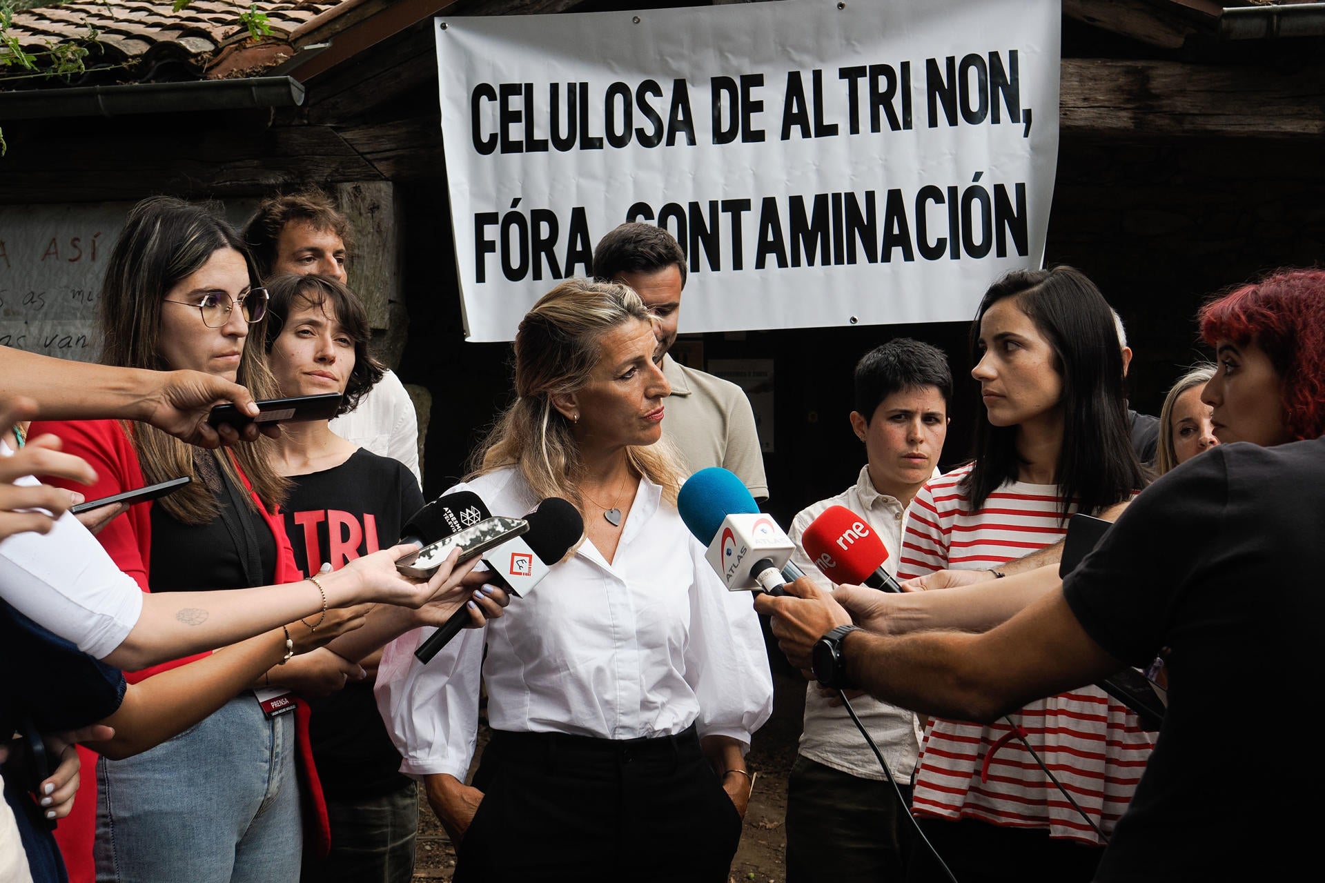 Yolanda Díaz compara a García Albiol con Alvise y pide a Feijóo que le haga "rectificar" Yolanda Díaz compara a García Albiol con Alvise y pide a Feijóo que le haga "rectificar"