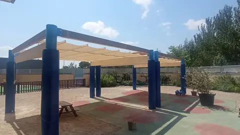 Tres nuevas pérgolas garantizan la sombra en la guardería de Las Pajaritas Tres nuevas pérgolas garantizan la sombra en la guardería de Las Pajaritas
