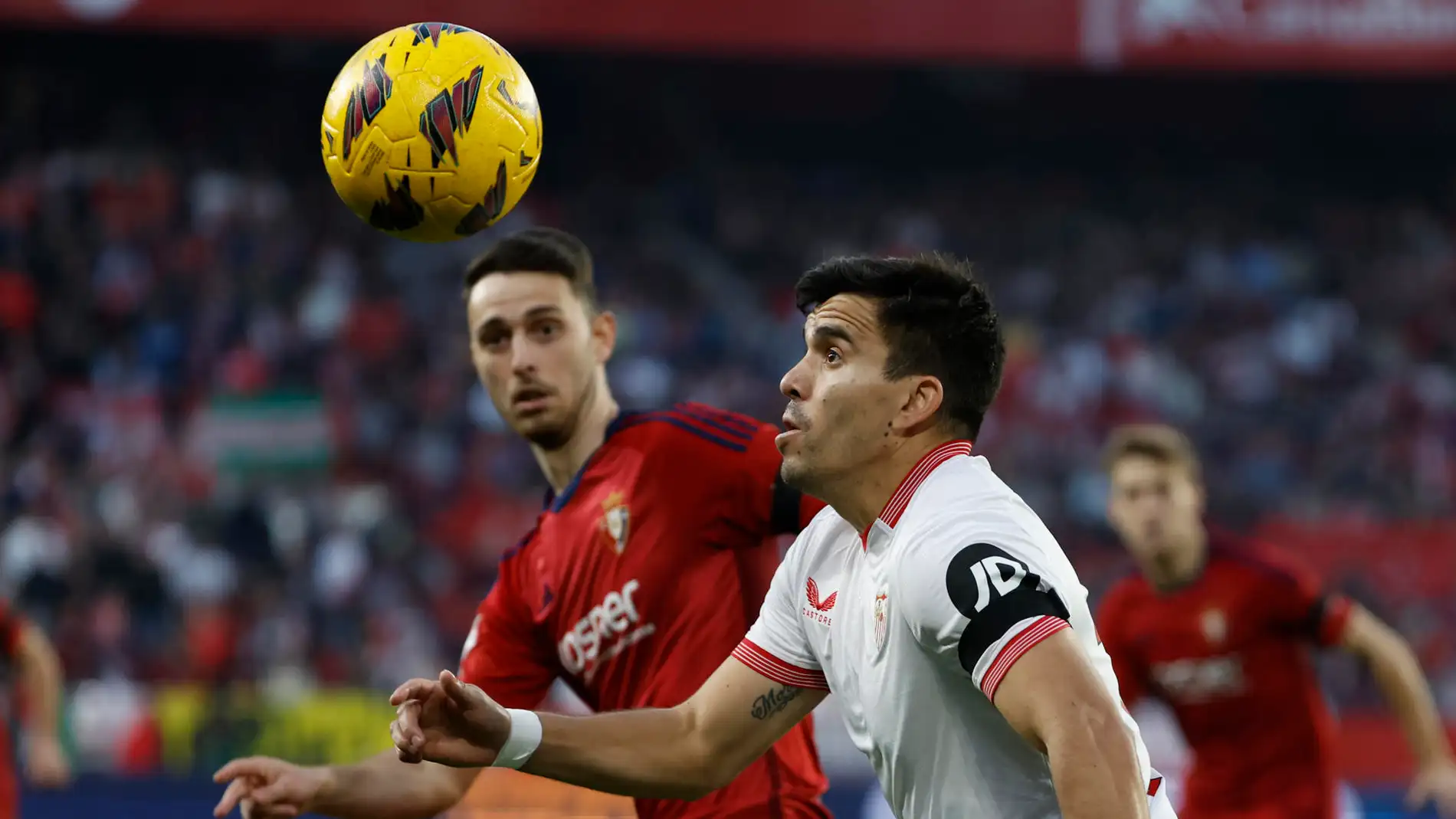 Fotografía de archivo, tomada el pasado 28 de enero, en la que se registró al defensor argentino Marcos Acuña (2d), al actuar para el Sevilla de España y quien regresa al fútbol de su país como nuevo refuerzo de River Plate Fotografía de archivo, tomada el pasado 28 de enero, en la que se registró al defensor argentino Marcos Acuña (2d), al actuar para el Sevilla de España y quien regresa al fútbol de su país como nuevo refuerzo de River Plate