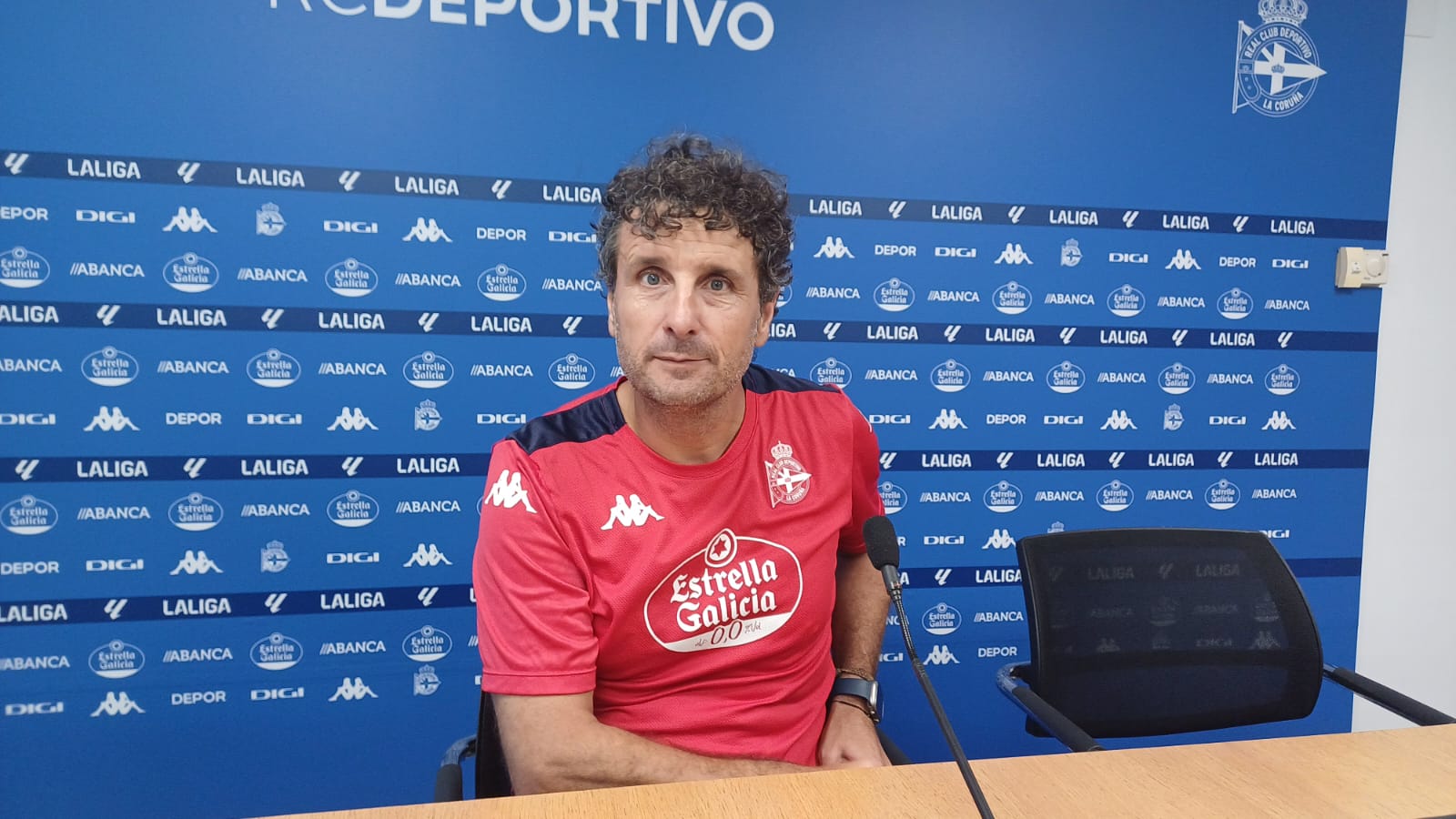 Idiakez: "Nos falta un delantero y banda buenos, para el gol, y yo mando los recados a la cara" Idiakez: "Nos falta un delantero y banda buenos, para el gol, y yo mando los recados a la cara"