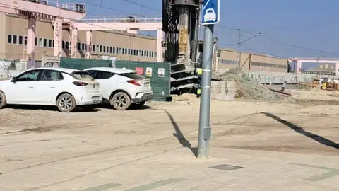 Los vecinos del Camino Viejo de Husillos se sienten "indefensos" ante los incumplimientos en el desarrollo de las obras .