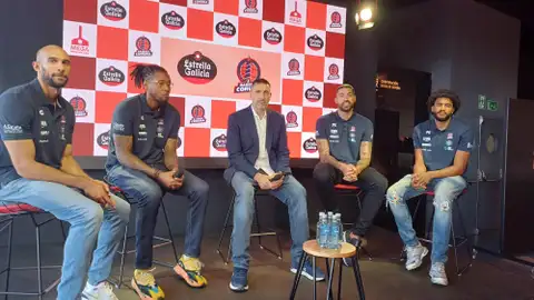 Scrubb, Trey Thompkins, Charlie Uzal, Julio César Lima y LJ Figueroa Presentación del Leyma Basquet Coruña.