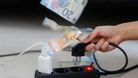 La luz sube un 38% mañana y con 109,4 euros/MWh tendrá el segundo precio más caro este mes La luz sube un 38% mañana y con 109,4 euros/MWh tendrá el segundo precio más caro este mes
