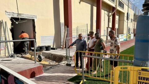 Andr&eacute;s Molina visita las obras en el pabell&oacute;n deportivo de Callosa d'en Sarri&agrave;