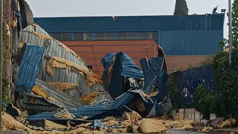 El techo del pabellón se vino abajo El techo del pabellón se vino abajo