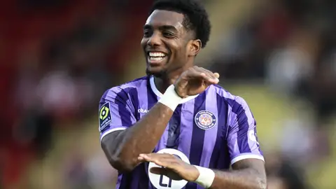 Logan Costa celebra un gol con el Toulouse Logan Costa celebra un gol con el Toulouse