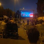 El cine de verano llena espacios al aire libre en pedanías y 'Summer Sport' agota las plazas en la costa