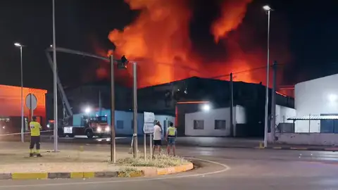 Incendio de la nave en Tomelloso Incendio de la nave en Tomelloso