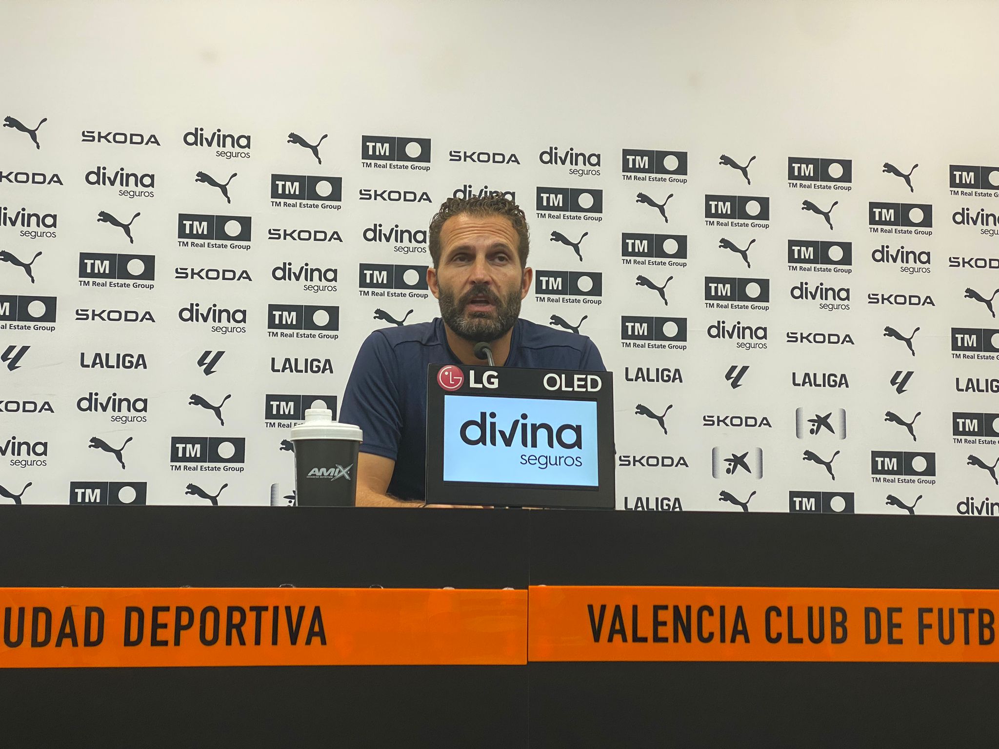 Rubén Baraja: "Nosotros podemos creer en la luna, pero es el club quien tiene que marcar los objetivos" Rubén Baraja: "Nosotros podemos creer en la luna, pero es el club quien tiene que marcar los objetivos"