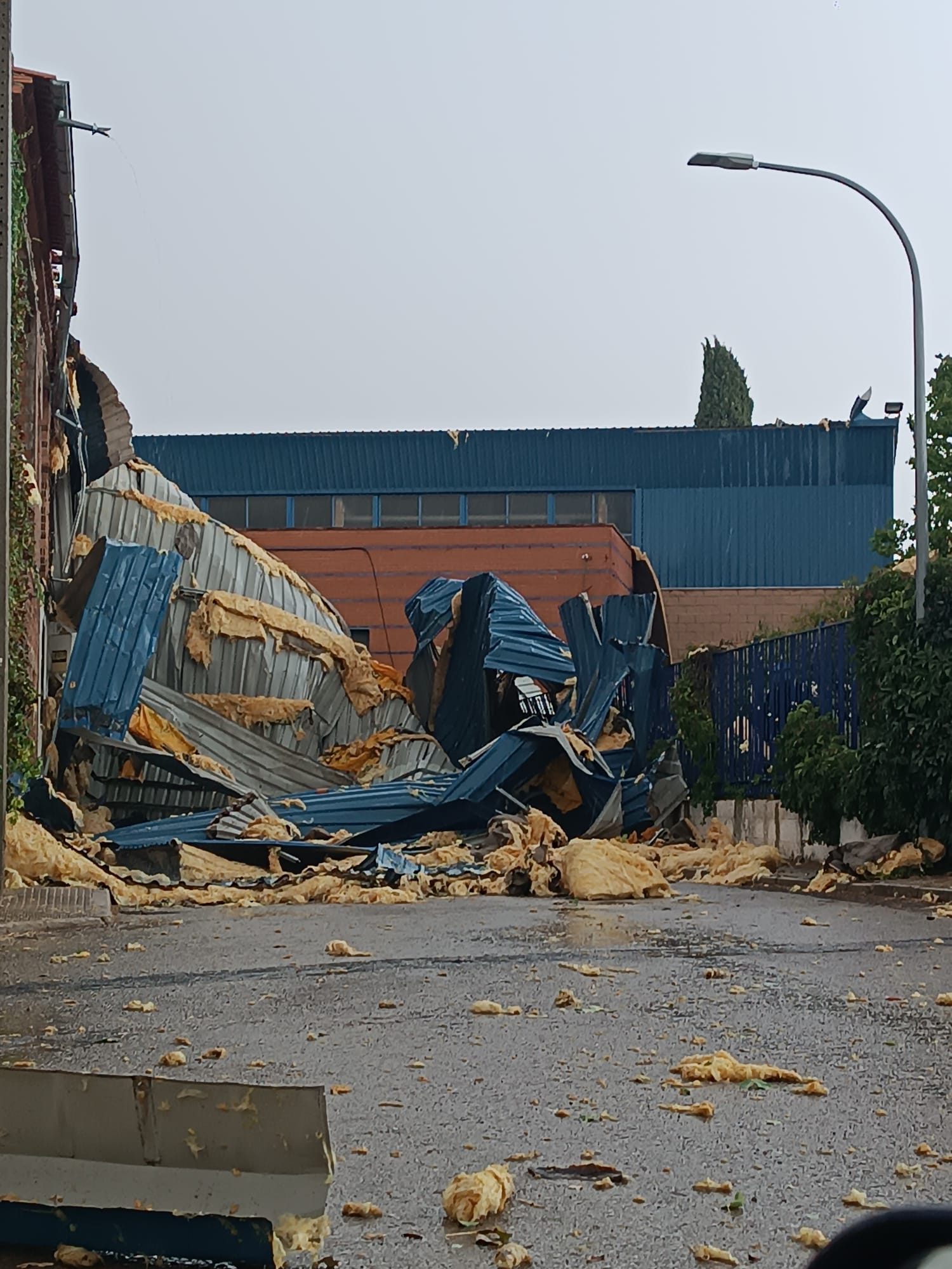 Castellar de Santiago confía en poder arreglar su pabellón municipal este verano Castellar de Santiago confía en poder arreglar su pabellón municipal este verano