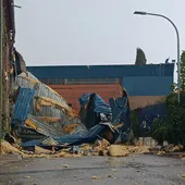Tejado el pabellón municipal de Castellar de Santiago arrancado por el viento Tejado el pabellón municipal de Castellar de Santiago arrancado por el viento