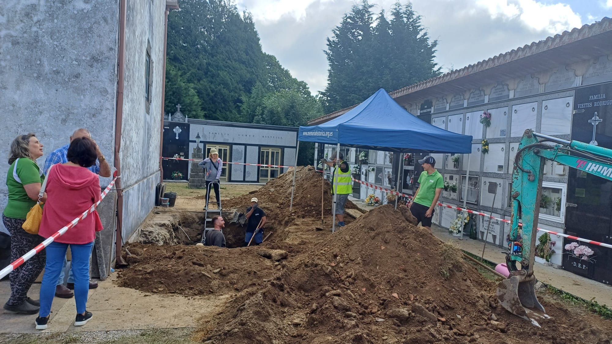 Avanzan en Visantoña-Mesía los trabajos de exhumación de los guerrilleros José Galán y Manuel Ramiro Avanzan en Visantoña-Mesía los trabajos de exhumación de los guerrilleros José Galán y Manuel Ramiro