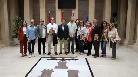Promocionar la ciudad con la Federación de Periodistas de Turismo es un éxito Periodistas visitan el Ayuntamiento de Albacete