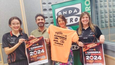 Los responsables de Amiab, en los estudios de Onda Cero Cuenca