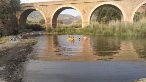 Casas y v&iacute;as anegadas por las lluvias torrenciales en Gobernador y Trev&eacute;lez