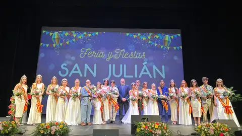 Imposición de bandas a la representación juvenil de los barrios en la apertura de la Feria y Fiestas 2024 en el Auditorio Imposición de bandas a la representación juvenil de los barrios en la apertura de la Feria y Fiestas 2024 en el Auditorio