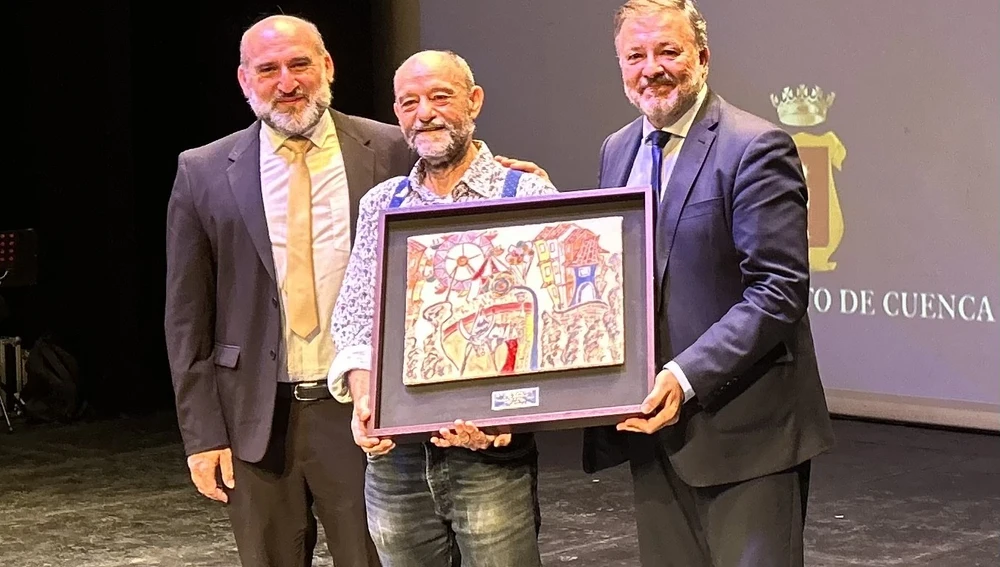 Javier Cansado, en el centro, con el alcalde de Cuenca, a la derecha Javier Cansado, en el centro, con el alcalde de Cuenca, a la derecha