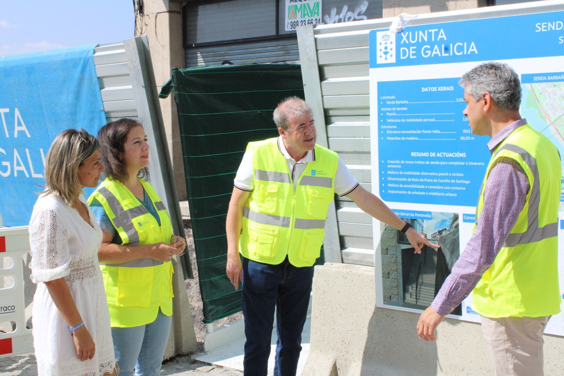 Comezaron as obras de remodelación da beirarrúa da Ponte Vella Comezaron as obras de remodelación da beirarrúa da Ponte Vella