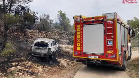 Hallan un cadáver en el interior de un vehículo incendiado en Algimia de Almonacid Hallan un cadáver en el interior de un vehículo incendiado en Algimia de Almonacid