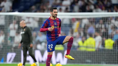Ilkay Gundogan realiza un ejercicio de calentamiento antes de un partido con el Barça. Ilkay Gundogan realiza un ejercicio de calentamiento antes de un partido con el Barça.