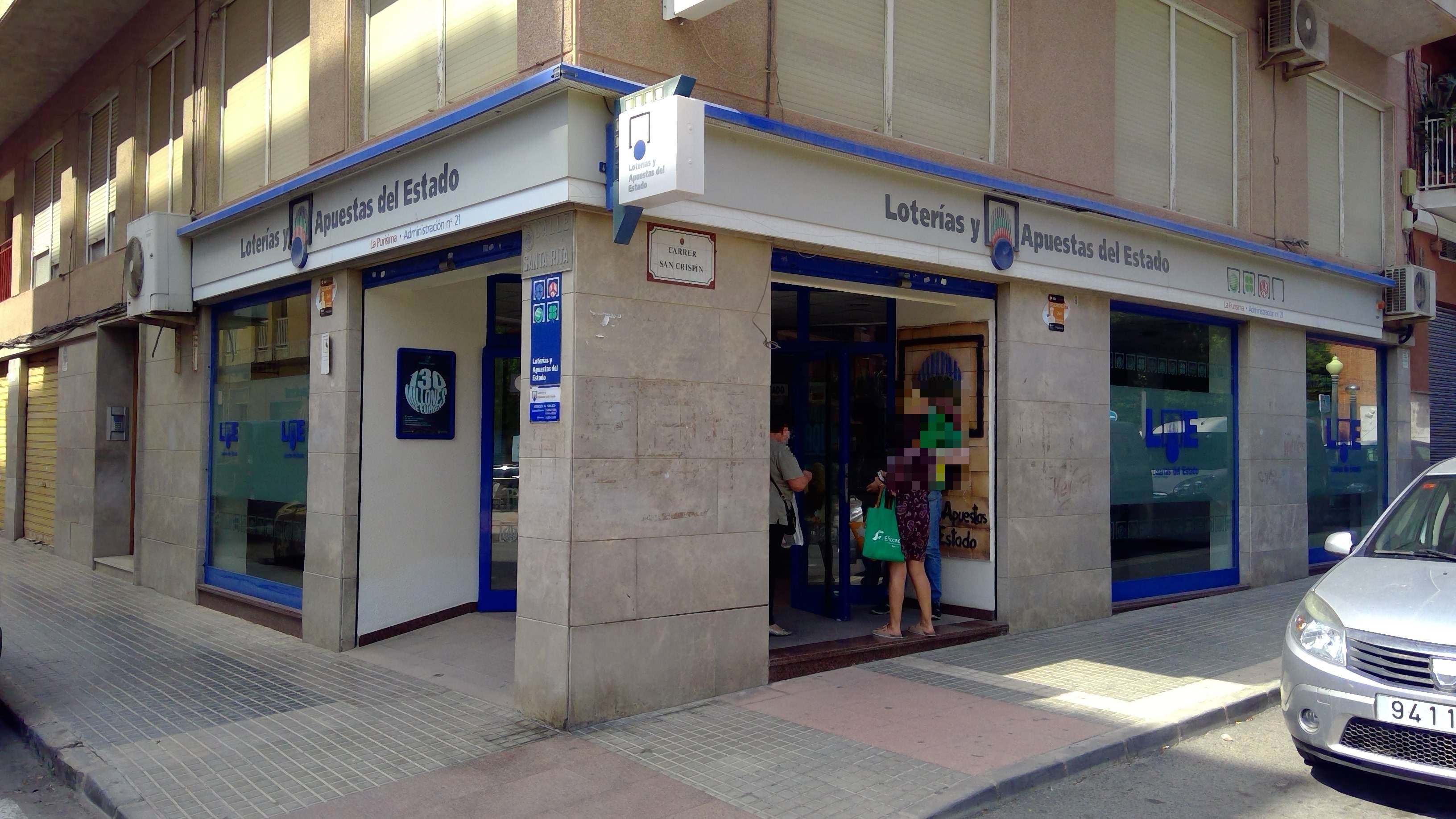 La Lotería Nacional reparte 300.000 euros en la pedanía de Torrellano de Elche La Lotería Nacional reparte 300.000 euros en la pedanía de Torrellano de Elche