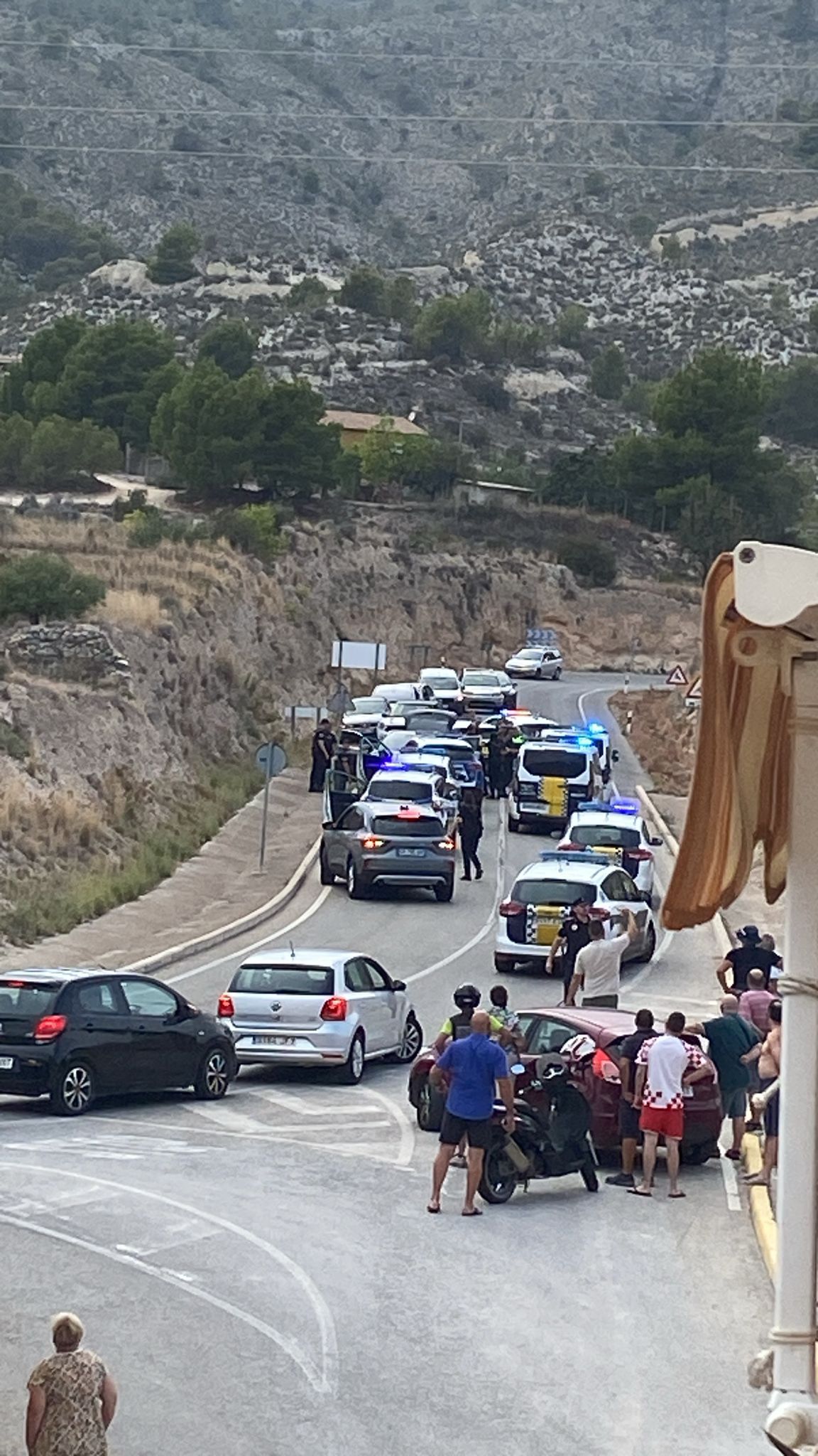 Una persecución policial iniciada en Alicante y que recorrió varias localidades, concluye con la detención de dos personas en Orxeta Una persecución policial iniciada en Alicante y que recorrió varias localidades, concluye con la detención de dos personas en Orxeta