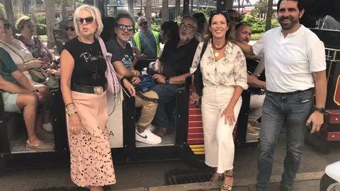 Decenas de personas se reivindican en el tren turístico de la Feria de Almería Decenas de personas se reivindican en el tren turístico de la Feria de Almería