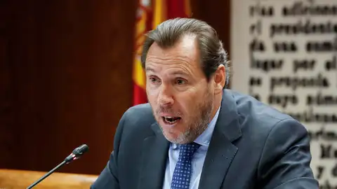 El ministro de Transportes, Óscar Puente, comparece en el Senado. El ministro de Transportes, Óscar Puente, comparece en el Senado.
