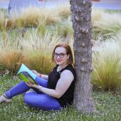 La oriolana María del Carmen Giménez fomenta valores esenciales en su libro '¿Quién teme al lobo Feroz?' 