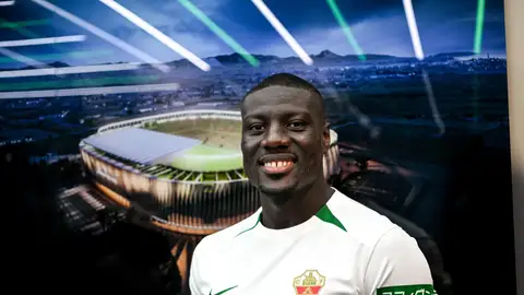 El Elche firma en propiedad a Bambo Diaby, que podría debutar en Albacete El Elche firma en propiedad a Bambo Diaby, que podría debutar en Albacete
