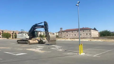 Primera máquina en el espacio reservado para la obra Primera máquina en el espacio reservado para la obra