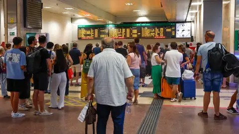 El PP tacha de "insulto sin precedentes" que el PSOE afirme que el tren está "mejor que nunca" El PP tacha de "insulto sin precedentes" que el PSOE afirme que el tren está "mejor que nunca"