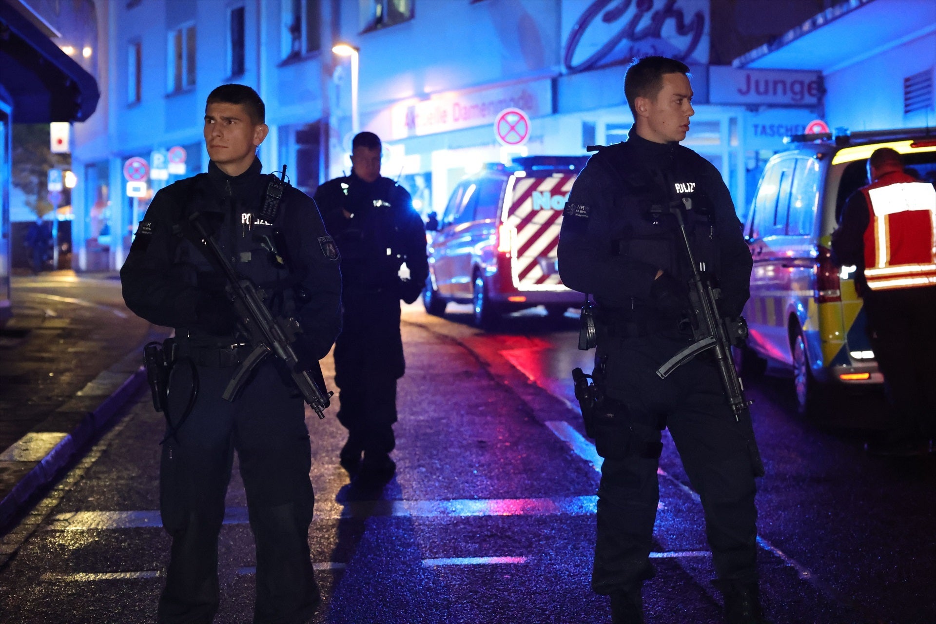 Alemania busca al autor del ataque con cuchillo en Solingen que dejó tres muertos y numerosos heridos Alemania busca al autor del ataque con cuchillo en Solingen que dejó tres muertos y numerosos heridos