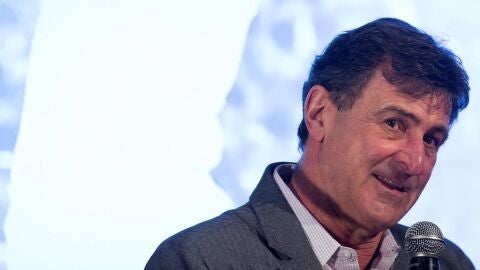 Mario Alberto Kempes le pide a Peter Lim que se haga a un lado