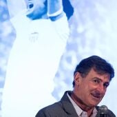 Mario Alberto Kempes le pide a Peter Lim que se haga a un lado