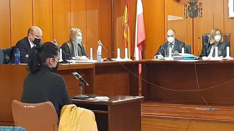 Juicio a la prostituta rumana condenada por estafar casi un millón de euros a un cliente que conoció en el club de alterne donde trabajaba enn Cantabria Juicio a la prostituta rumana condenada por estafar casi un millón de euros a un cliente que conoció en el club de alterne donde trabajaba enn Cantabria