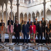 El presidente de la Generalitat, Salvador Illa, posa junto al nuevo Govern tras el primer Consell Executiu del Govern El presidente de la Generalitat, Salvador Illa, posa junto al nuevo Govern tras el primer Consell Executiu del Govern