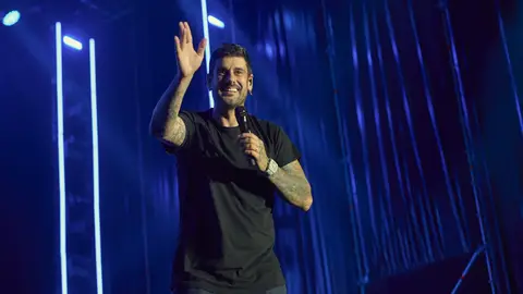 Melendi hace vibrar al público en su concierto de la Virgen del Mar Melendi hace vibrar al público en su concierto de la Virgen del Mar