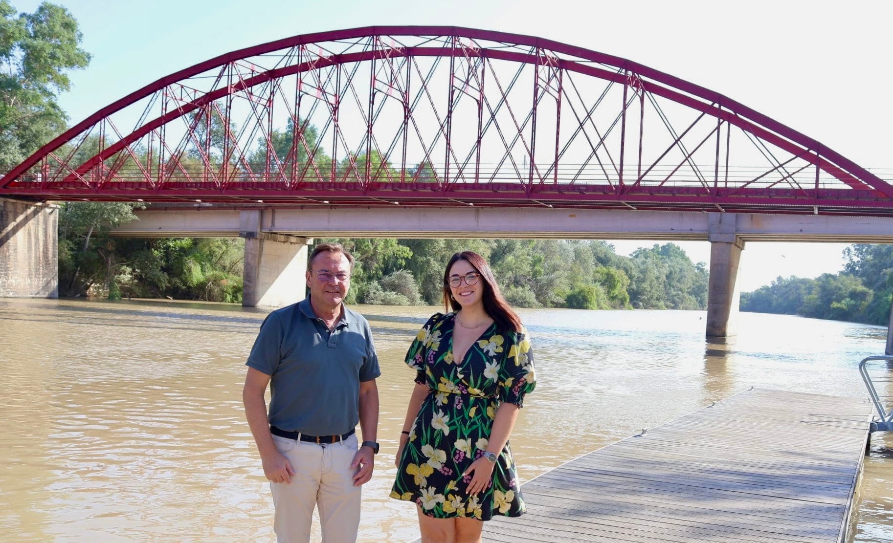 Villafranca proyecta su barco solar por el Guadalquivir Villafranca proyecta su barco solar por el Guadalquivir
