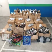 Prendas y complementos intervenidos la semana pasada por la Policía Local de Mijas en un control rutinario en Las Lagunas. - RRSS POLICÍA LOCAL DE MIJAS Prendas y complementos intervenidos la semana pasada por la Policía Local de Mijas en un control rutinario en Las Lagunas. - RRSS POLICÍA LOCAL DE MIJAS