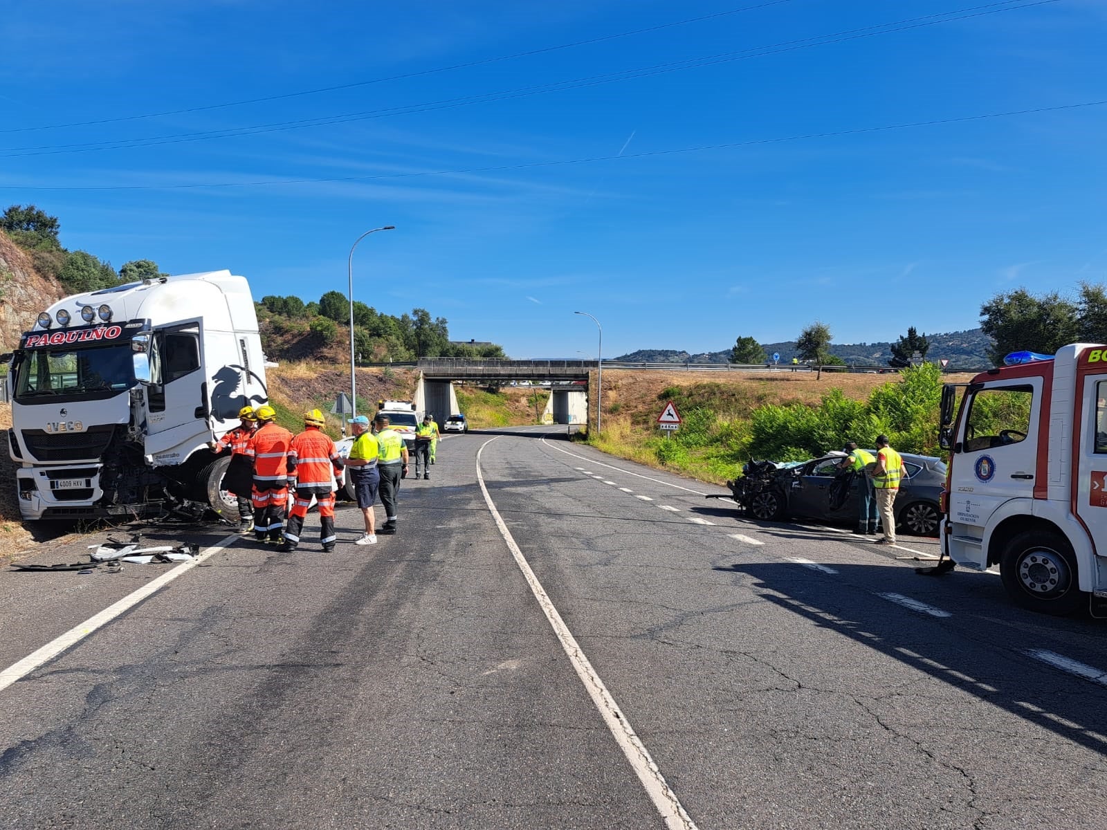 Ferida grave unha conductora nun choque cun camión en San Cibrao das Viñas Ferida grave unha conductora nun choque cun camión en San Cibrao das Viñas