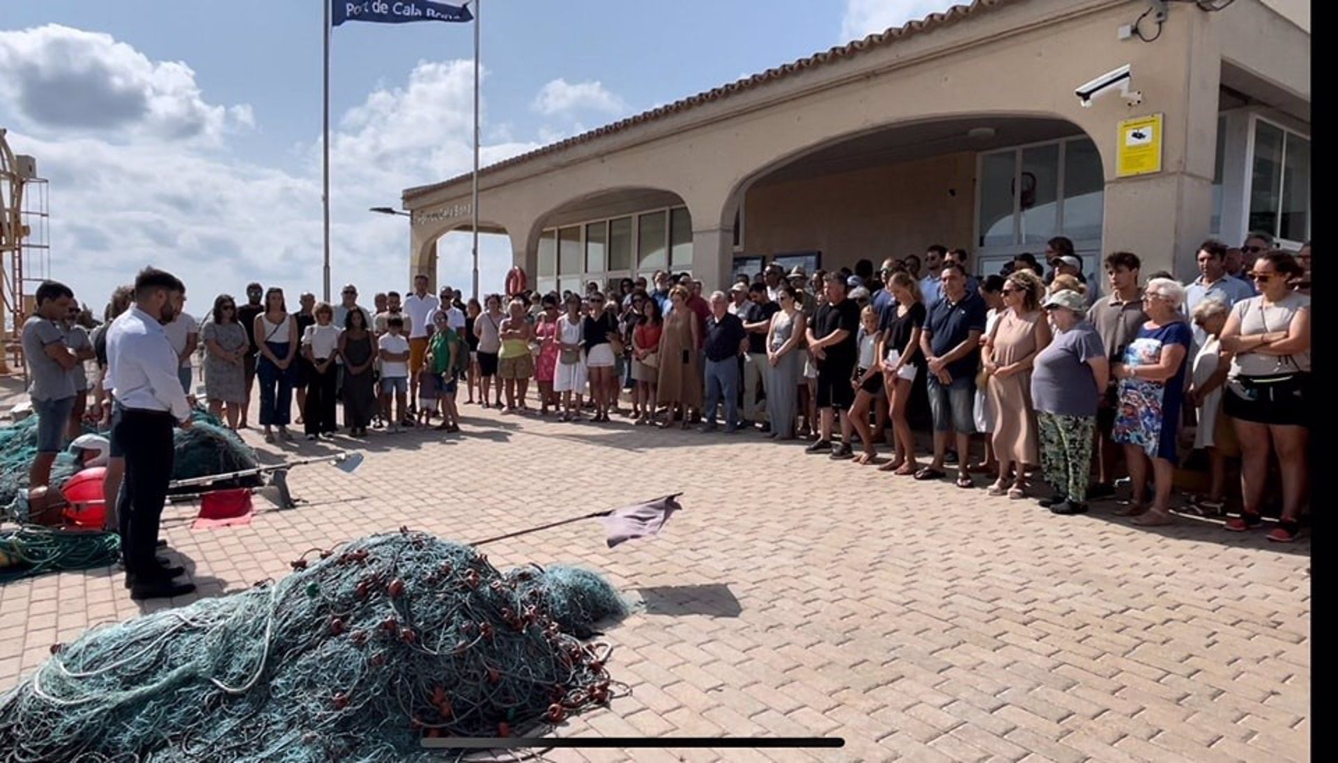 Son Servera guarda un minuto de silencio en señal de duelo por la muerte de un joven mientras pescaba Son Servera guarda un minuto de silencio en señal de duelo por la muerte de un joven mientras pescaba