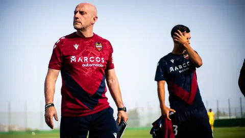 Julián Calero durante un entrenamiento en Oliva Nova Julián Calero durante un entrenamiento en Oliva Nova
