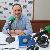 Guillermo Arroyo en los estudios de Onda Cero Ciudad Real