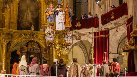 Un ensayo general del Misteri d'Elx en la Bas&iacute;lica de Santa Mar&iacute;a.