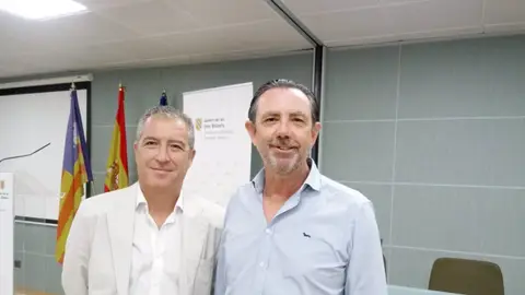 El director general de Empresa, Autónomos y Comercio, José Antonio Caldés Capelo, y el conseller de Empresa, Empleo y Energía, Alejandro Sáenz de San Pedro. El director general de Empresa, Autónomos y Comercio, José Antonio Caldés Capelo, y el conseller de Empresa, Empleo y Energía, Alejandro Sáenz de San Pedro.